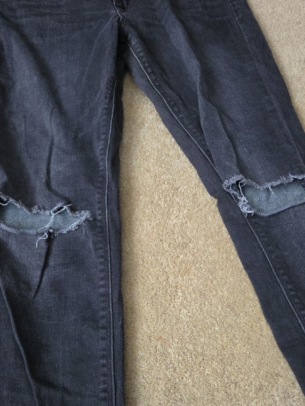 Lucky Brand Women's Black Straight Leg Jeans with Knee Rips - Picture 2 of 9